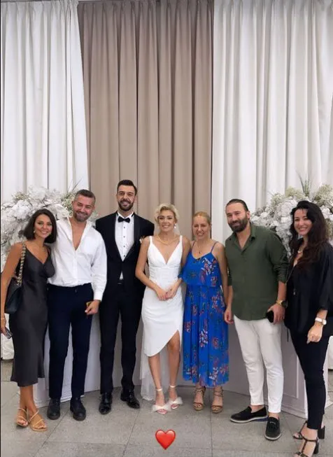 Burcu Binici ve Tankurt Manas sessiz sedasız evlendi! İşte ilk kareler...