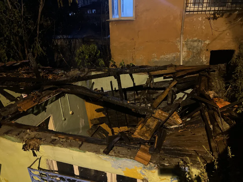 Gaziosmanpaşa'da 3 gecekondu yandı - 2