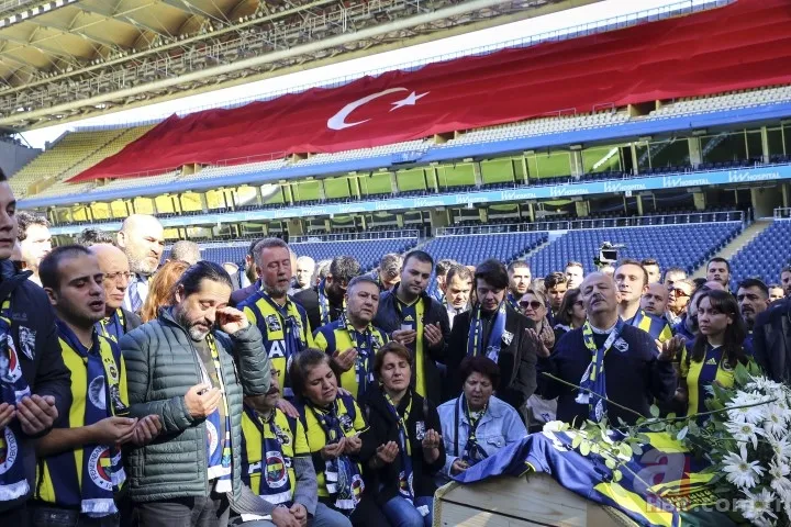 Galatasaray - Fenerbahçe derbisinde tribünde rahatsızlanarak hayatını kaybeden Koray Şener son yolculuğuna uğurlandı 18