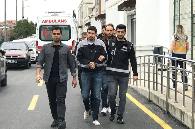Adana’da kargoyla gönderilen 363 sahte plaka ele geçirildi - 2