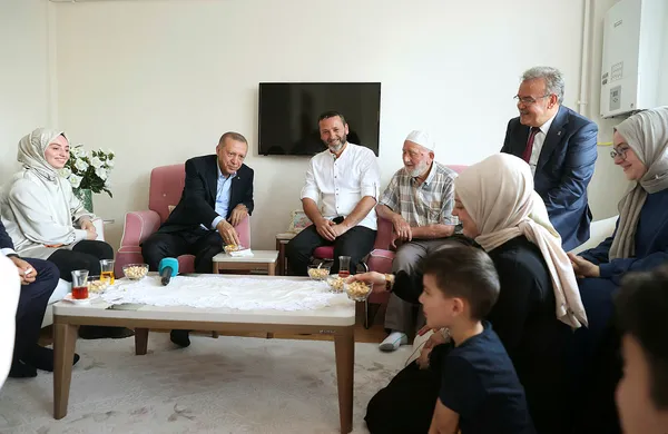 1659202996212.jpg Başkan Erdoğan çay teklifini kıramadı! Ordu'da Yeşilyurt ailesinin evine ziyaret - 2