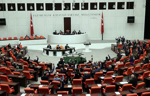 AK Parti'den 4. yargı paketi açıklaması - 3