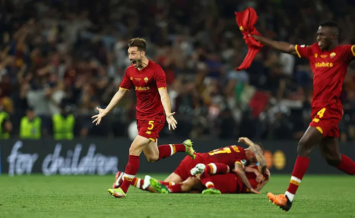 uefa-avrupa-konferans-liginde-roma-sampiyon-1653512906085.jpg UEFA Avrupa Konferans Ligi'nde Roma şampiyon! - 1
