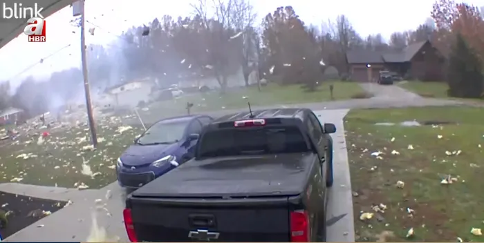 Ev bomba gibi havaya uçtu: 2 ölü