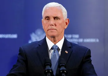 Mike Pence'den Irak'a sürpriz ziyaret