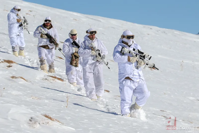 Karla kaplı dağlarda PKK'ya dondurucu darbe 25
