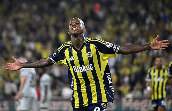 fenerbahce-rahat-gecti-sari-lacivertliler-3-puani-3-golle-kazandi-1755981142879.jpeg Fotoğraf (AA)