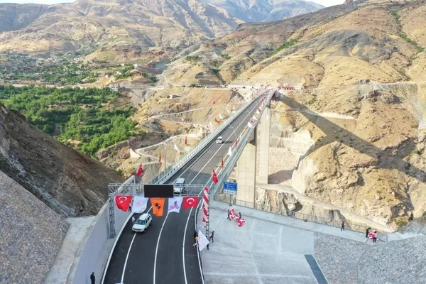 Türkiye’nin en yüksek 2. köprüsü Beğendik'ten 1 yılda 1 milyon 750 bin araç geçti - 2