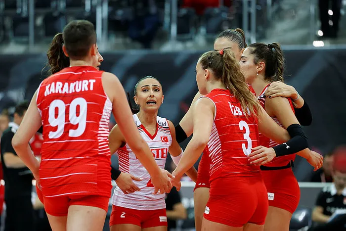 son-dakika-turkiye-a-milli-kadin-voleybol-takimi-almanyayi-yendi-1664908527973.jpg Son dakika: Türkiye A Milli Kadın Voleybol Takımı Almanya'yı yendi - 3