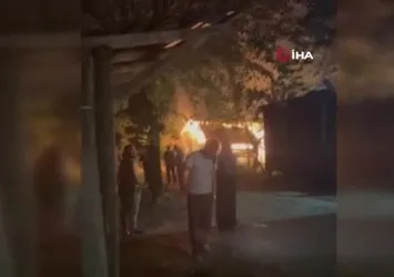 Alevlere teslim olan baraka küle döndü