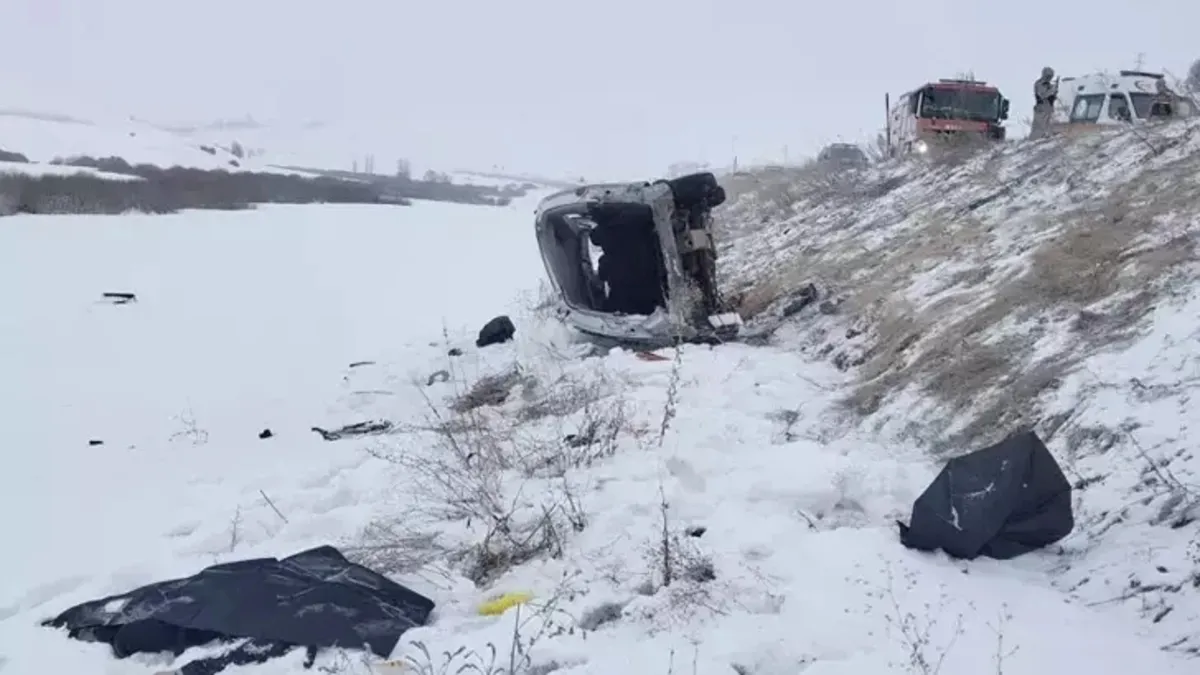 Erzurum'da kayganlaşan yolda kaza; 2 ölü, 3 yaralı
