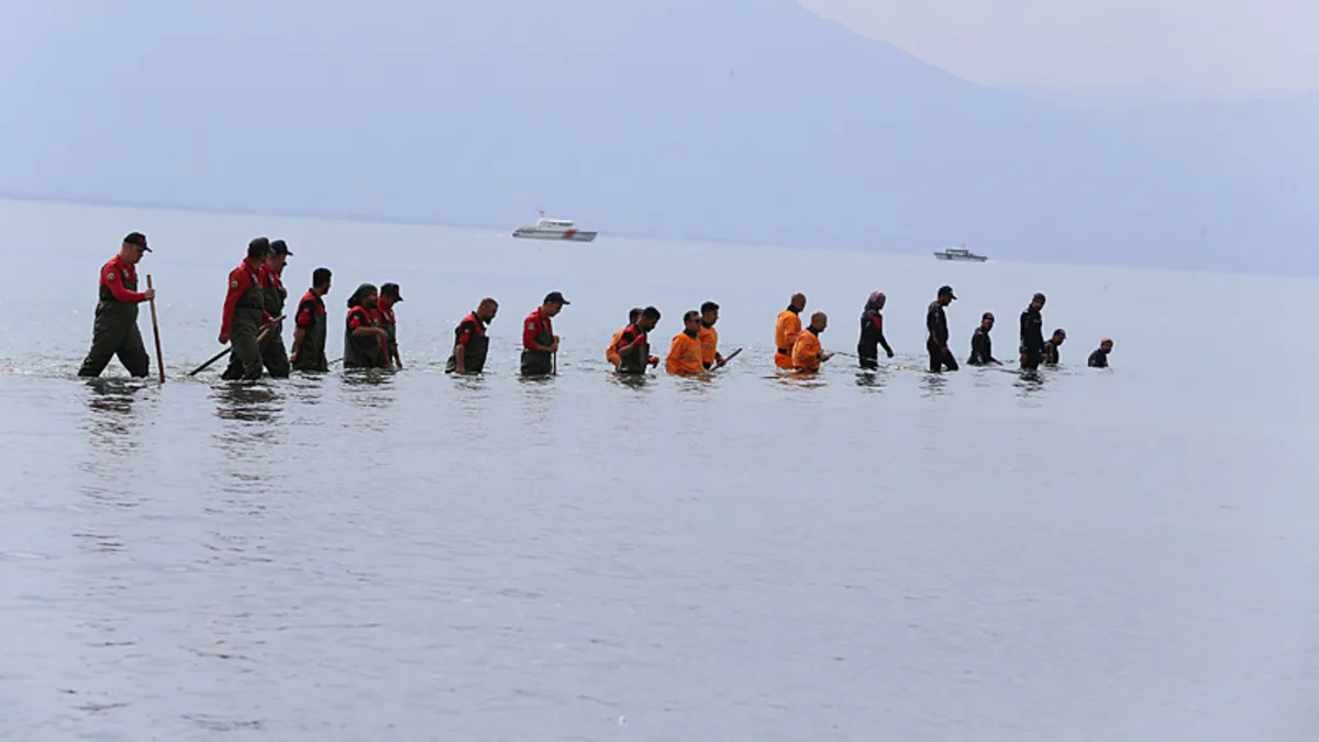 Van'da kaybolan Rojin 15 gündür aranıyor: Başörtüsü bırakıldı mı?