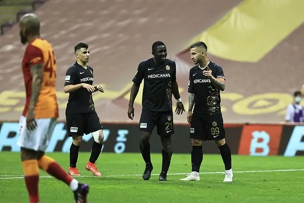 1621103643253.jpg Adem Büyük eski takımına attı ama sevinmedi! Galatasaray gol atarken kalesinde golü gördü - 1