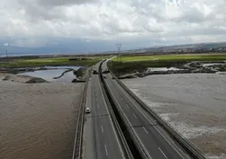 Batman'da sağanak felaketi: Çöken yol trafiğe kapatıldı