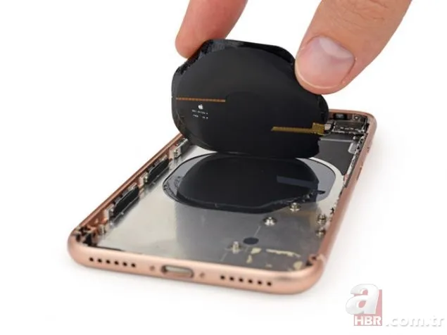 iPhone 8'in içini açtılar! 25