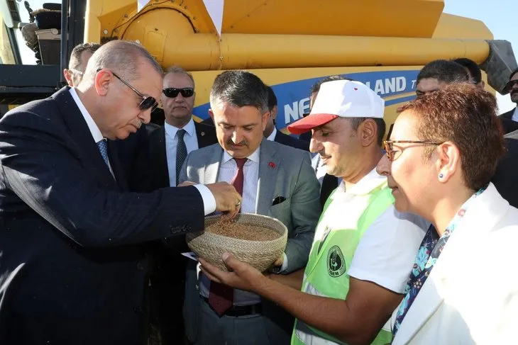 Başkan Erdoğan yerli elektrikli traktörü kullandı