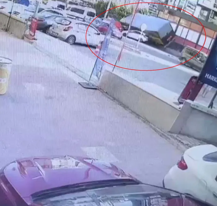 İzmir'de akıllara durgunluk veren olay! Polisten kaçan TIR dehşet saçtı - 2