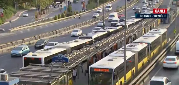 istanbul-trafiginde-buyuk-yogunluk-a-haber-ekibi-son-durumu-dronela-goruntuledi-1630944405725.jpg