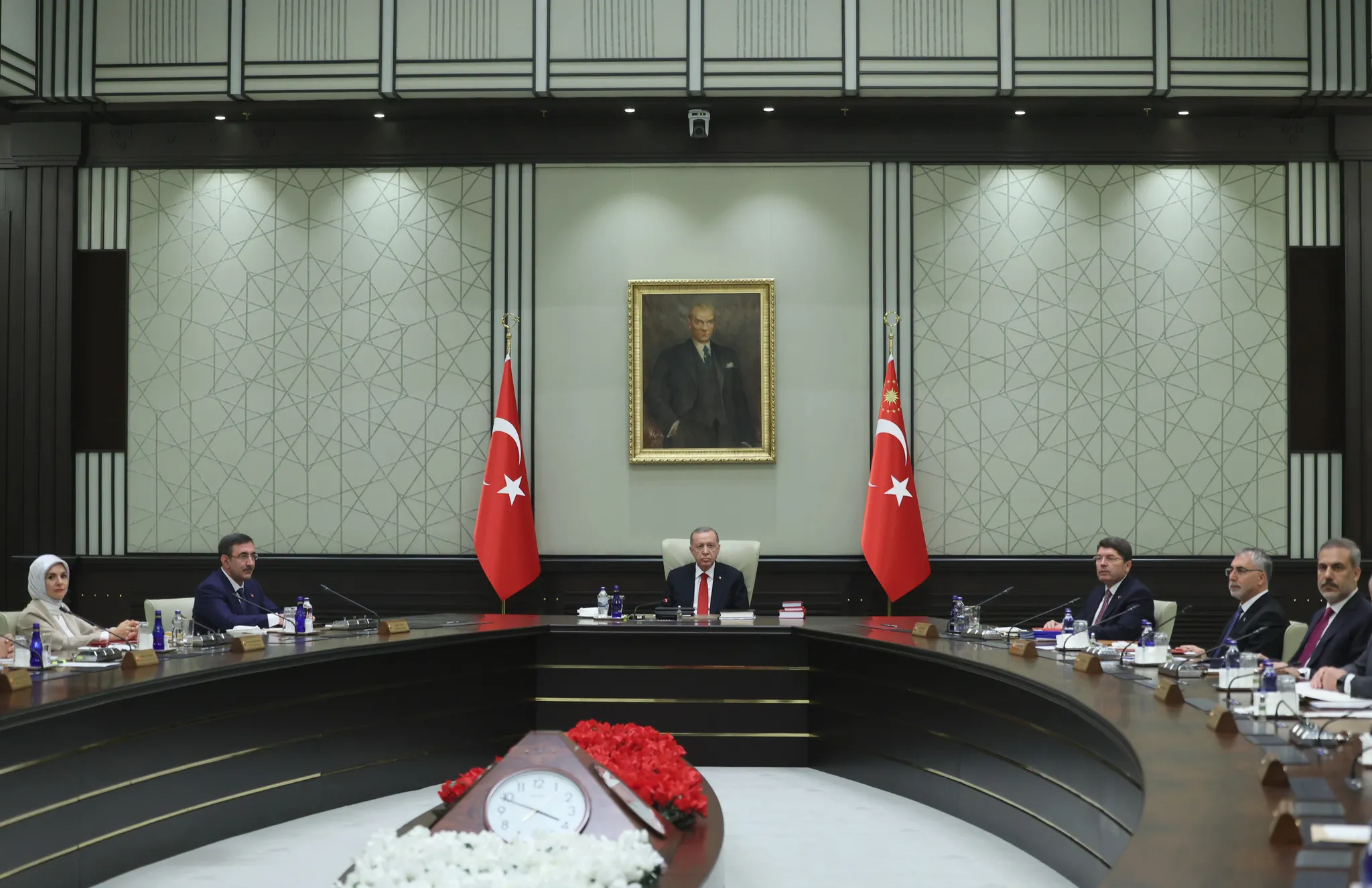 Türkiye'nin gözü kulağı Kabine'de! Kritik toplantı sona erdi! Gündemde neler var?