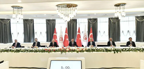 ekonomi-ve-istisare-toplantisi-sona-erdi-cumhurbaskani-yardimcisi-cevdet-yilmazdan-vergi-reformu-mesaji-1691502598137.jpg Ekonomi ve İstişare Toplantısı sona erdi! Cumhurbaşkanı Yardımcısı Cevdet Yılmaz'dan vergi reformu mesajı - 2