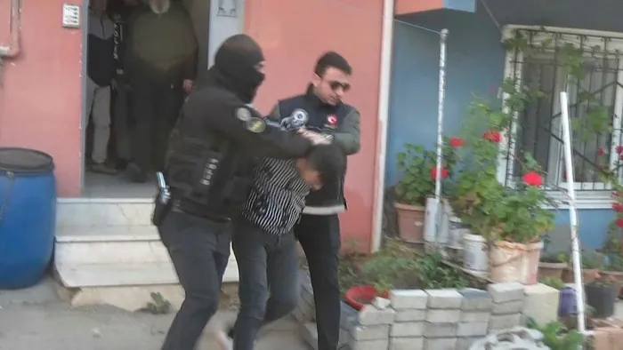 1716015936471.jpeg Bursa'da nefes kesen kovalamaca! Çatılara çıktılar helikopterle takip edildiler - 2