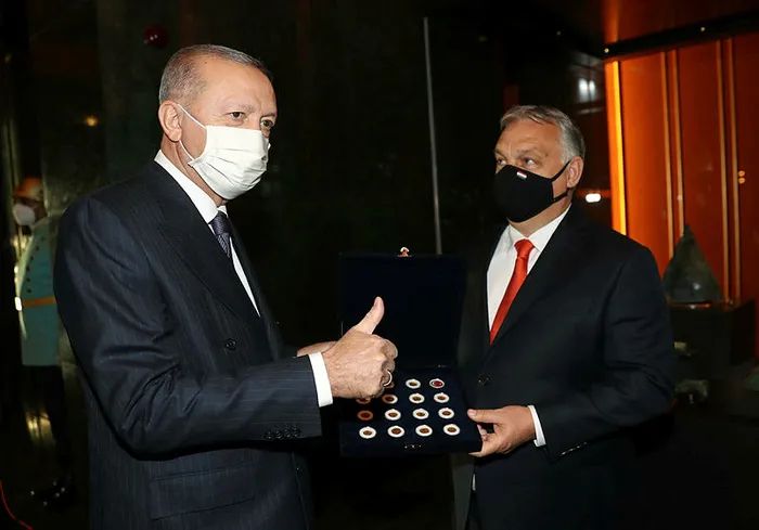 Macaristan Başbakanı Viktor Orban Türkiye'ye ait tarihi eserleri Başkan Erdoğan'a iade etti - 4