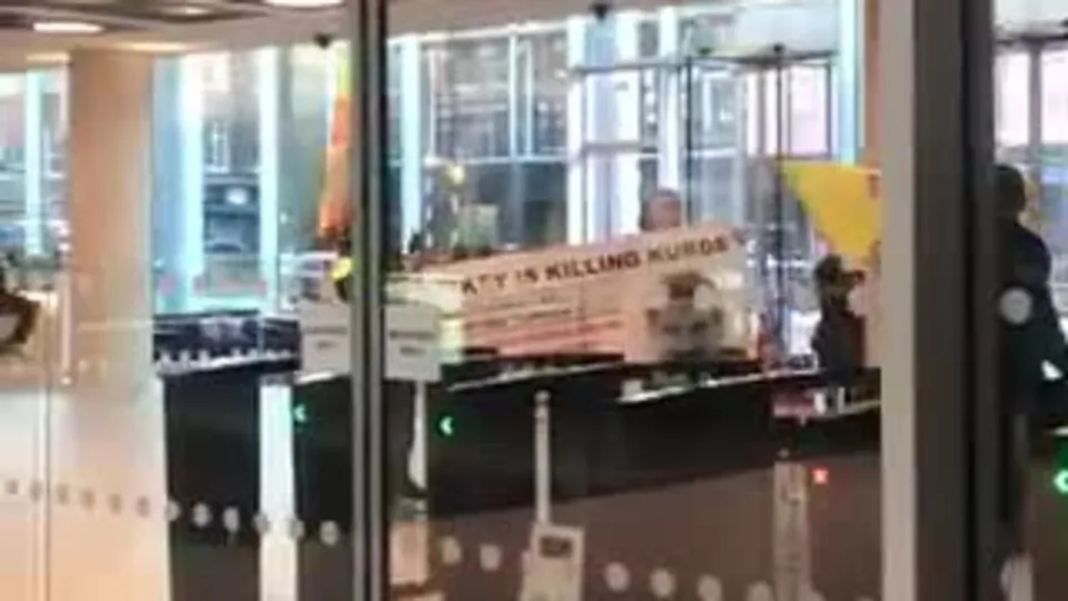 PKK yandaşlarından Londra’da provokasyon!