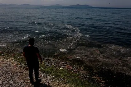 Bu kez görüntüler Caddebostan’dan! Deniz kıyısı pislik içinde