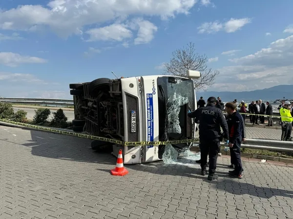 Aydın Efeler'de halk otobüsü devrildi: 28 yaralı - 2