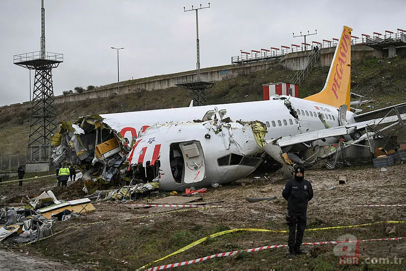 Son dakika: Pegasus uçağının enkaz kaldırma çalışmaları sürüyor 8