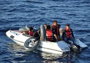 Ayvalık açıklarında 12 sığınmacı yakalandı