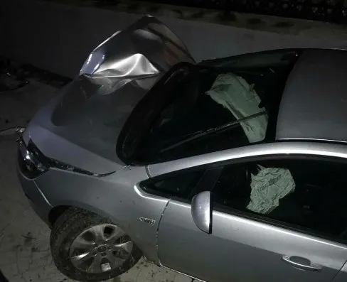 Sakarya'da kontrolden çıkan otomobil kanala uçtu - 1