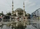 Vatandaşlar ilk namaz için Taksim Camiinde!
