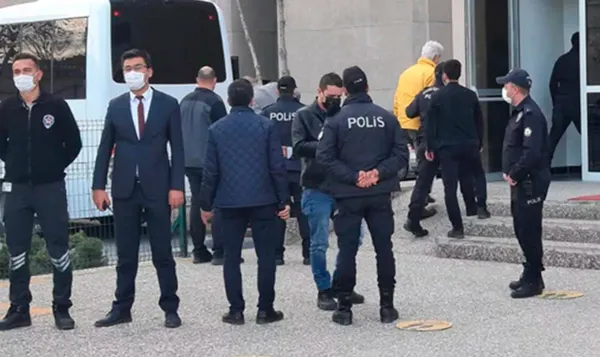 son-dakika-montro-bildirisi-davasinda-sicak-gelisme-12-amiralin-rutbelerinin-sokulmesi-istendi-1665128226339.jpg Son dakika: Montrö bildirisi davasında sıcak gelişme! 12 amiralin rütbelerinin sökülmesi istendi - 3