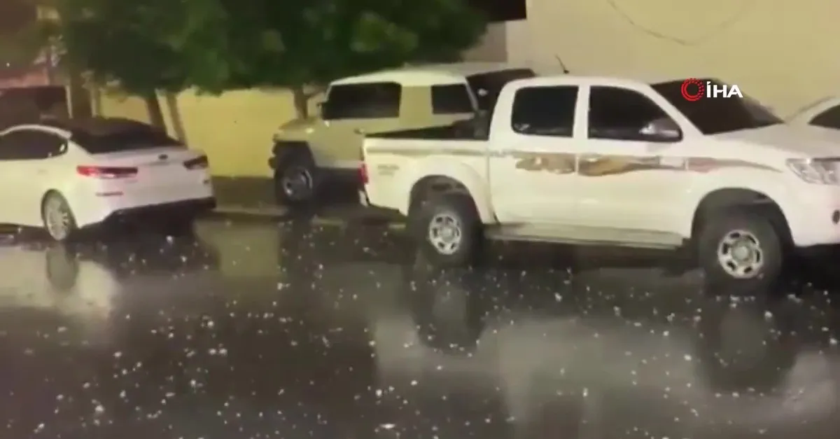 Libya'da ceviz büyüklüğünde dolu yağdı