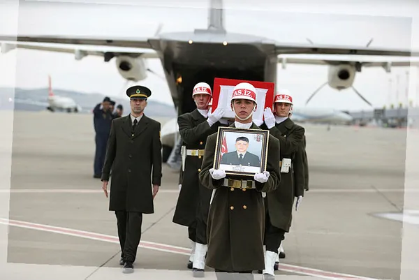 Pençe-Kilit şehitlerine veda! Türkiye şehitlerine ağlıyor! Binlerce vatandaş cenaze törenine katıldı...