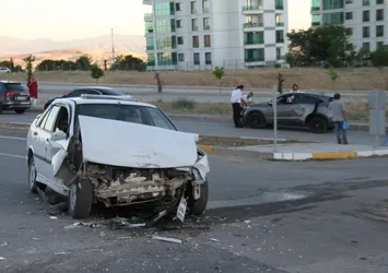Elazığ’da trafik kazası: 3 yaralı var