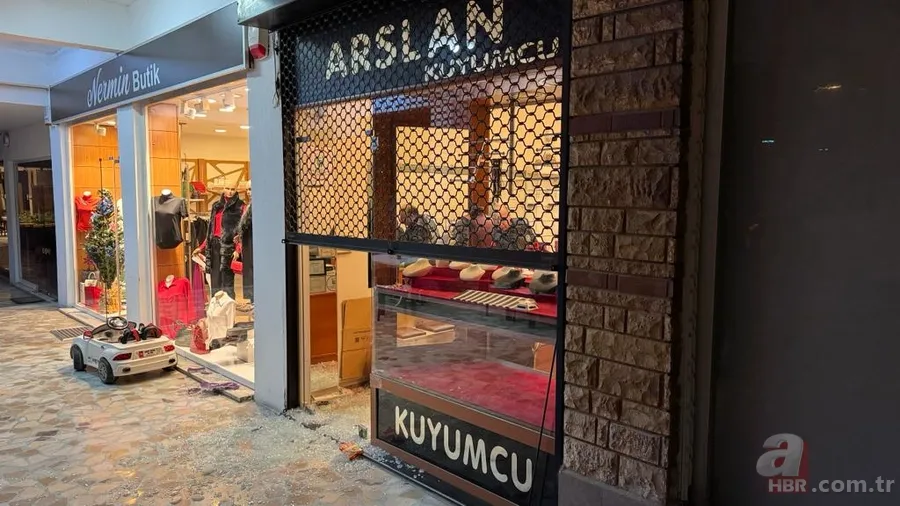 Bursa Nilüfer'de soygun: Girdikleri kuyumcudan 500 bin TL’lik altın çaldılar 1