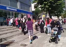 Bankalar önünde uzun kuyruklar oluştu