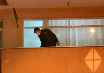Komşuları kötü kokudan şikayetçi oldu! Acı gerçek balkondan girilince ortaya çıktı!