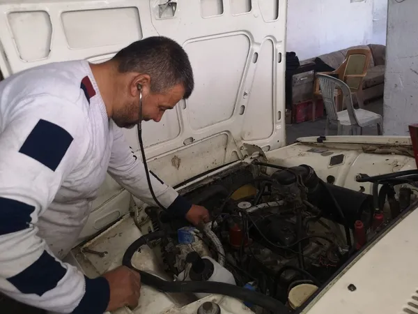 denizlideki-oto-tamircisi-gorenleri-hayrete-dusuruyor-1634989237144.jpg Denizli’deki oto tamircisi görenleri hayrete düşürüyor - 1