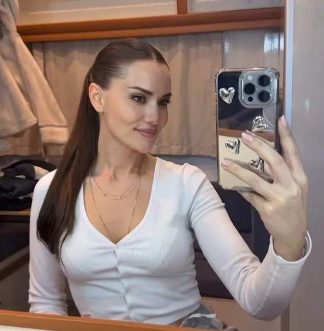 Karan ile Kerem büyüdü! Fahriye Evcen oğullarıyla karavanda paylaştı!