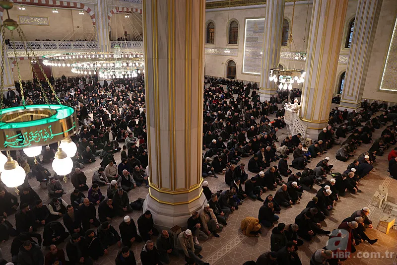 Ramazan'ın müjdecisi Berat Kandili dualarla idrak edildi! Vatandaşlar camilere akın etti 13