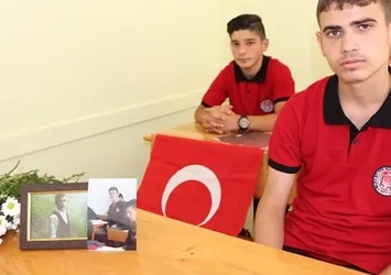 Şehit Eren Bülbül'ün sırasına çiçek bıraktılar