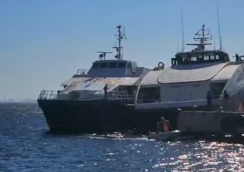 Denizde panik! İDO feribotu Avşa açıklarında kayalıklara çarptı!