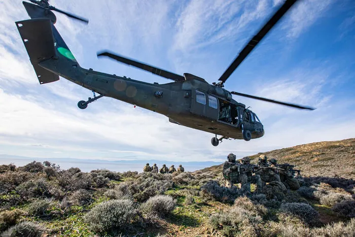 Son dakika: Türkiye’nin yanı başında çıkarma! ABD gemisi yanaştı, helikopterler indi!