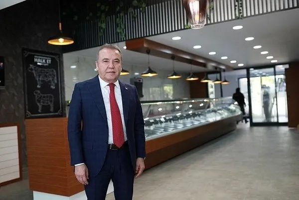 CHP'li Antalya Büyükşehir Belediyesi'nden skandal: 11 sanatçıyı küçücük bir odaya tıktılar - 1