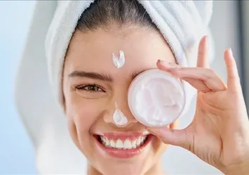 Dermatolog uyarıyor: "Cilt bakımında yapay zekaya güvenmeyin!"