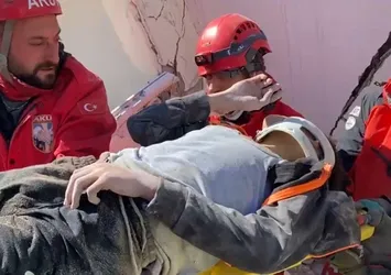 Askerin duyduğu o ses Ali'yi hayata bağladı! Macar ekibin öldü diye bıraktığı gencin hayretler içinde bırakan kurtuluş hikayesi