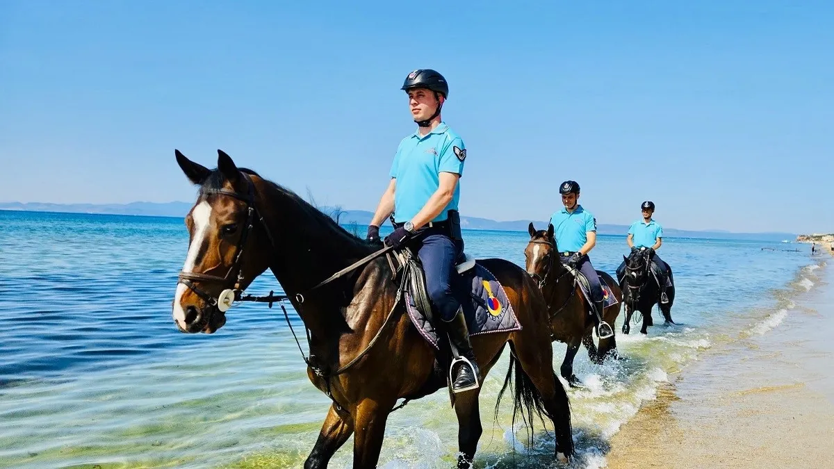 Ayvalık'ta atlı jandarma devriyesi göreve başladı
